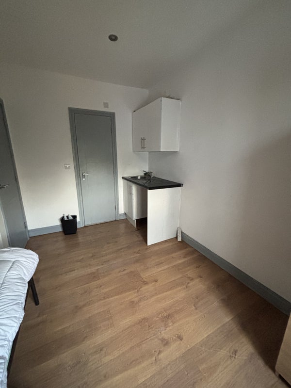 Room Bensham Lane in Greater London
