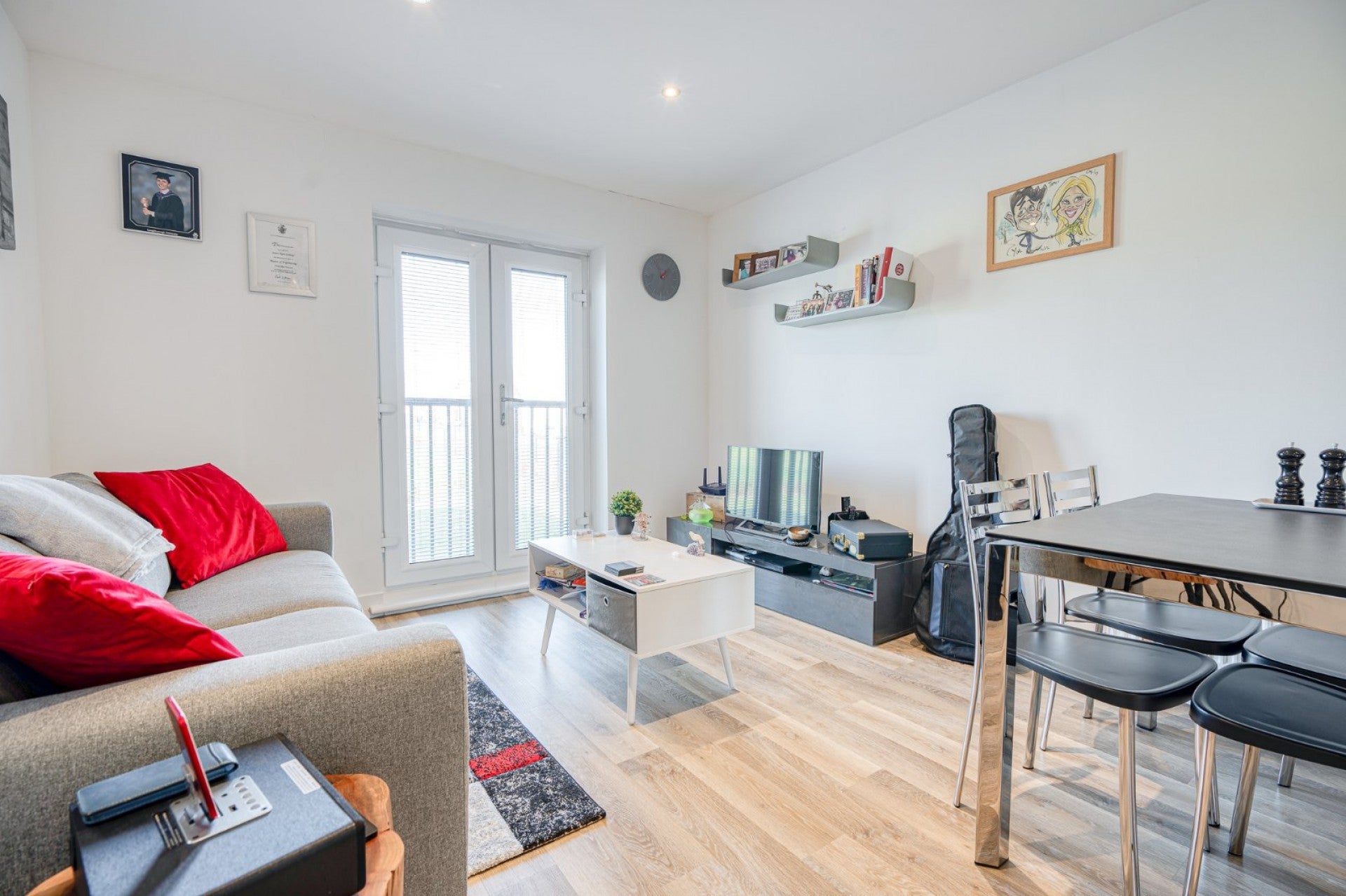 Flat Charlton Boulevard in Bristol