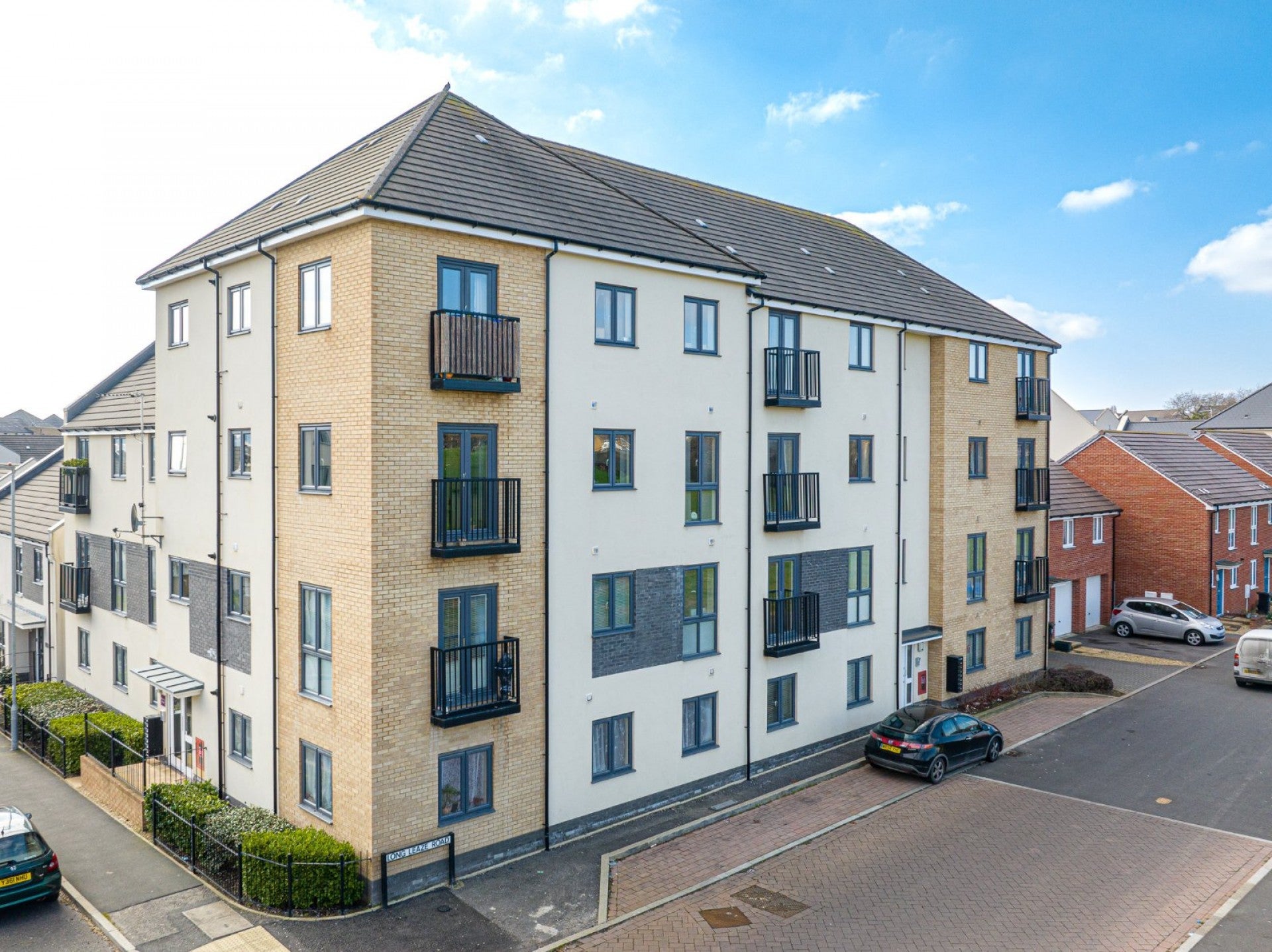 Flat Charlton Boulevard in Bristol