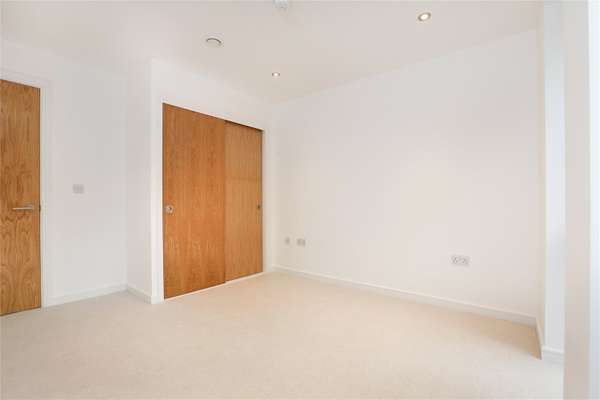 Flat Narrow Lewins Mead in Bristol
