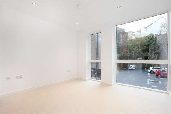 Flat Narrow Lewins Mead in Bristol