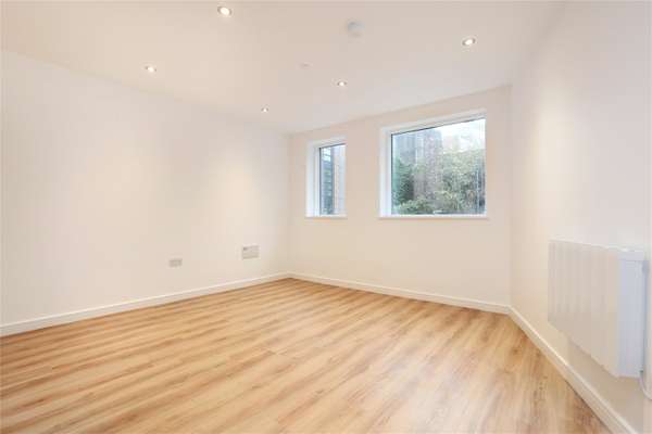 Flat Narrow Lewins Mead in Bristol