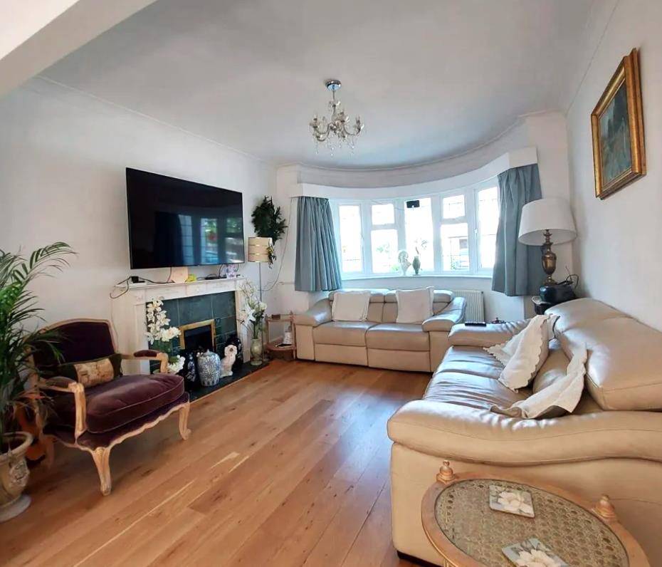 House Uphill Grove in Greater London