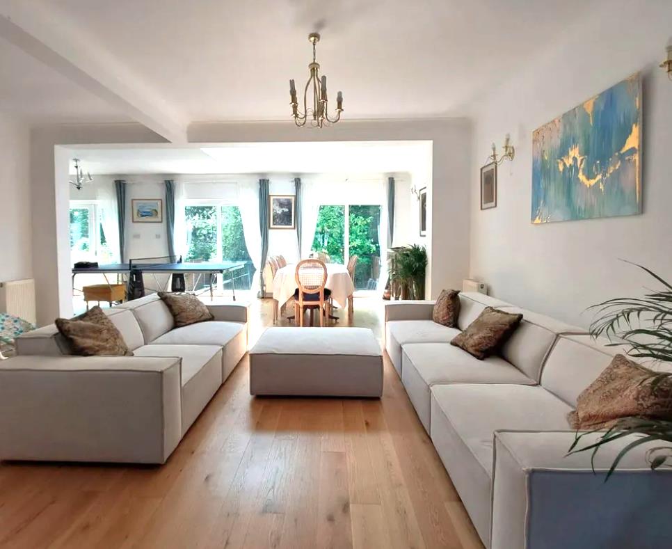 House Uphill Grove in Greater London