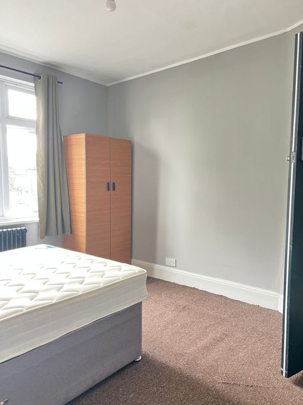 Room Woodstock Road in Greater London