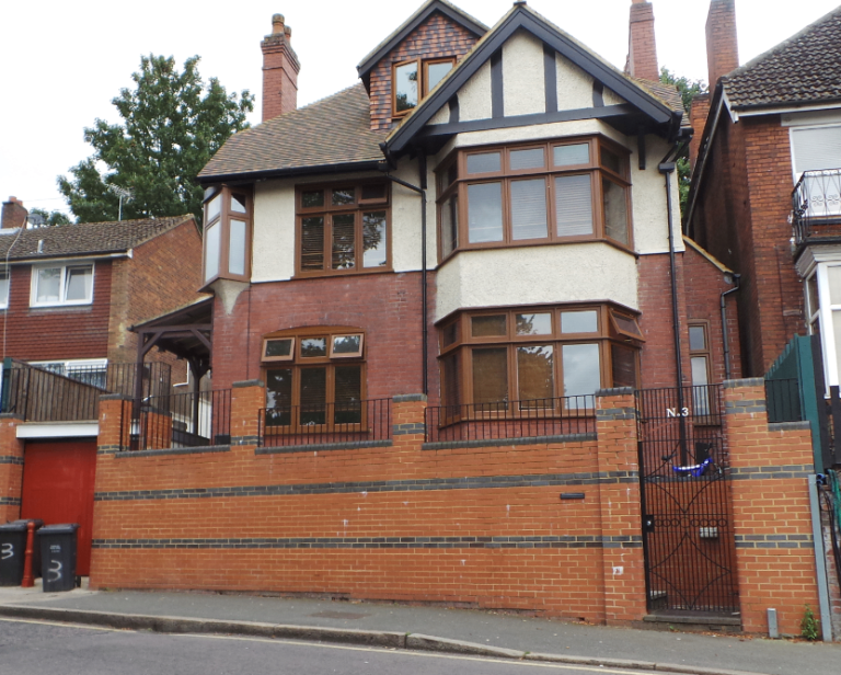 Flat Ashburnham Road in Luton