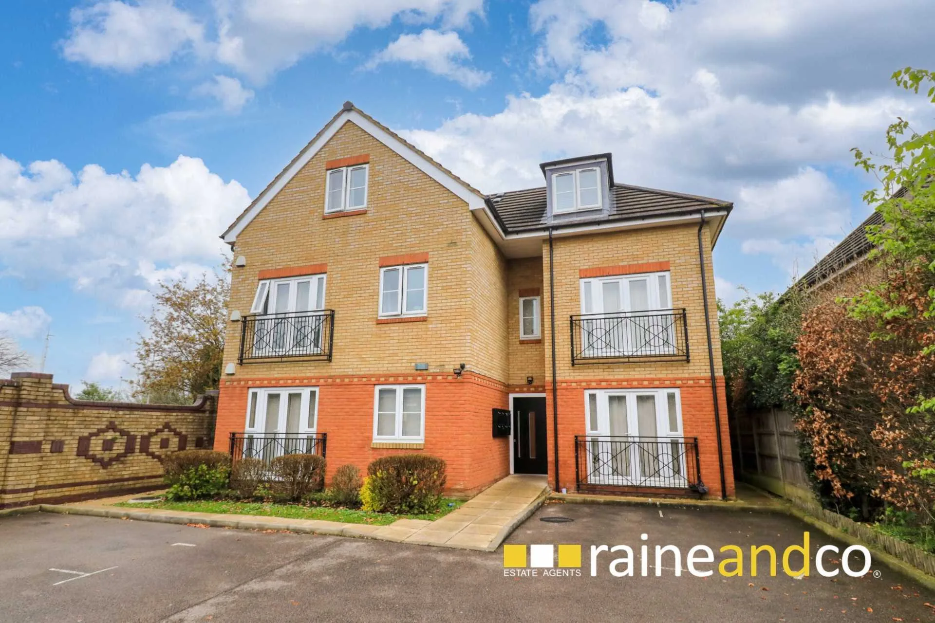 Flat St Albans Road West in Welwyn Hatfield