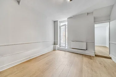 Flat Netherford Road in Greater London