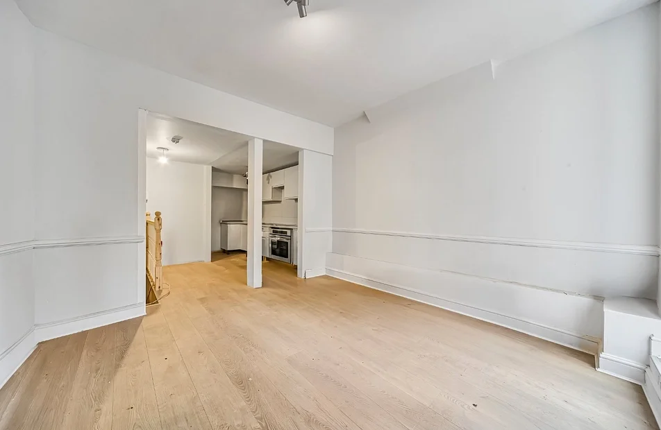 Flat Netherford Road in Greater London