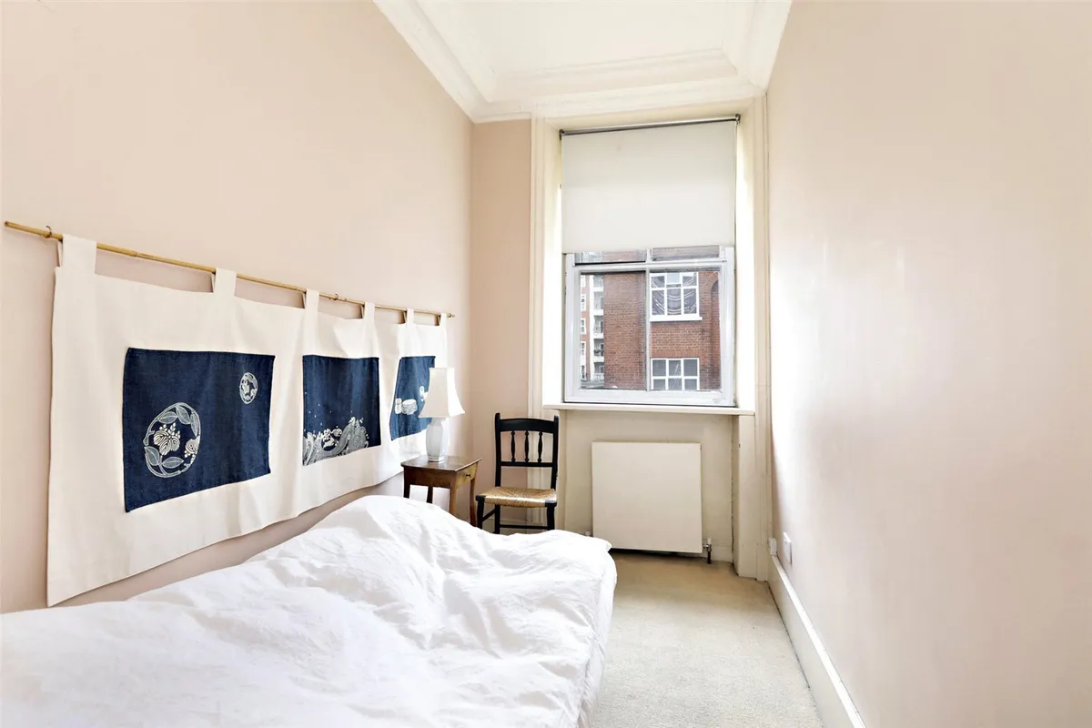 Flat Kensington Church Street in Greater London