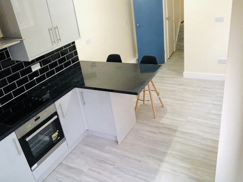 Room Plumstead High Street in Greater London