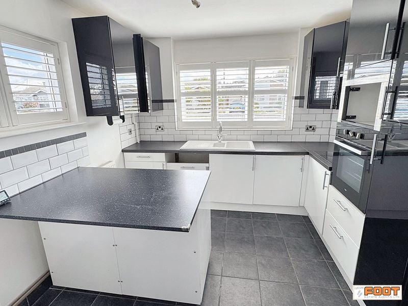 House Ashwood Close in Hayling Island