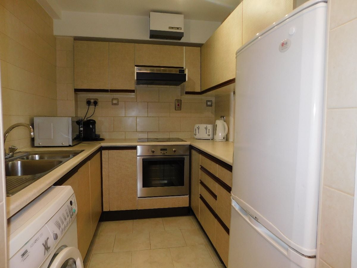 Flat Portsoken Street in City of London