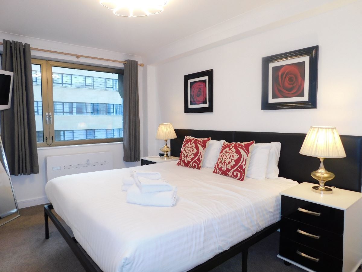 Flat Portsoken Street in City of London