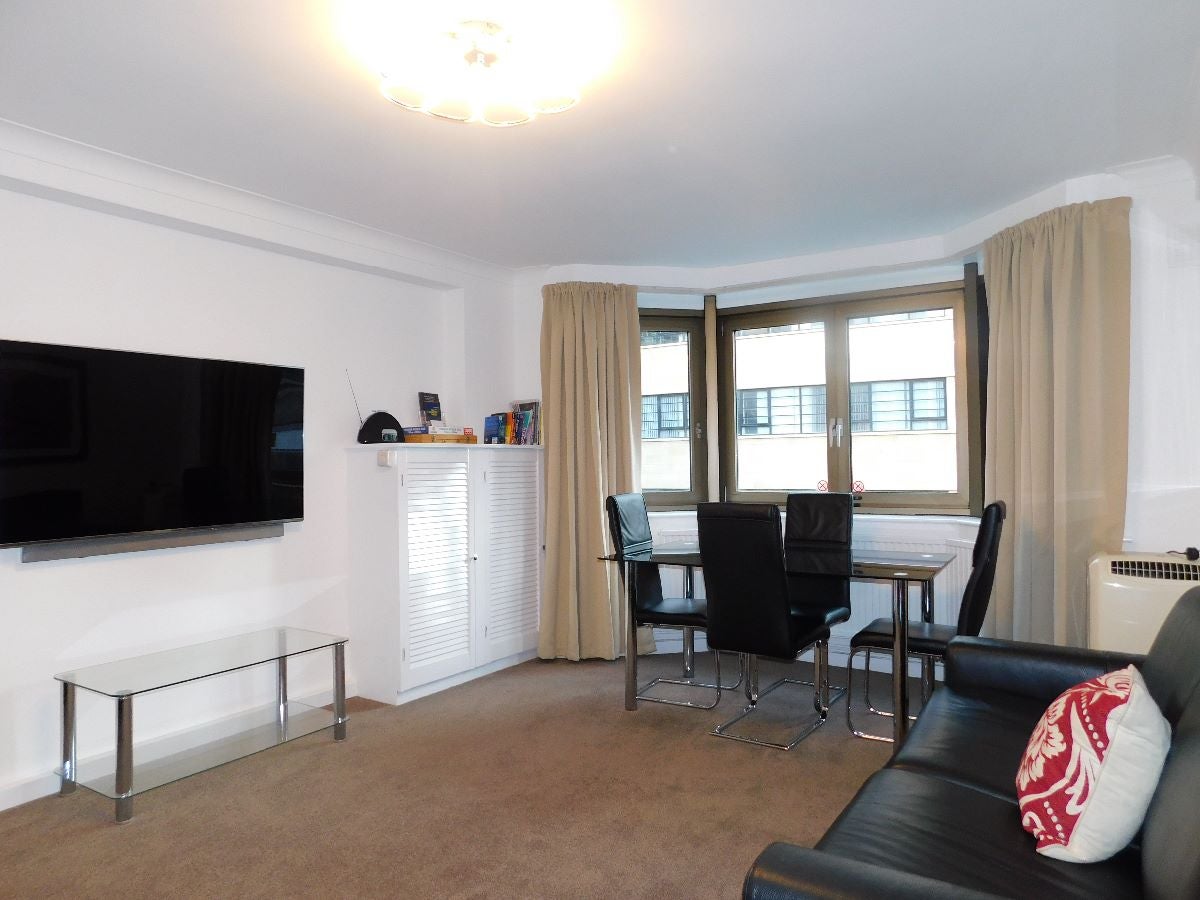 Flat Portsoken Street in City of London