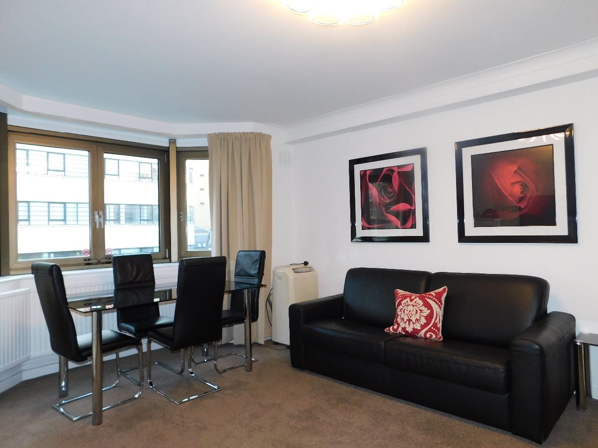 Flat Portsoken Street in City of London