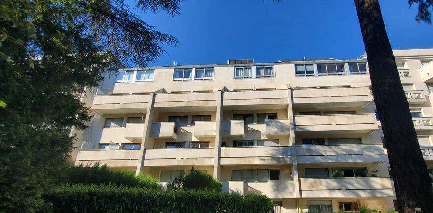 Flat Boulevard Bineau in Neuilly-sur-Seine