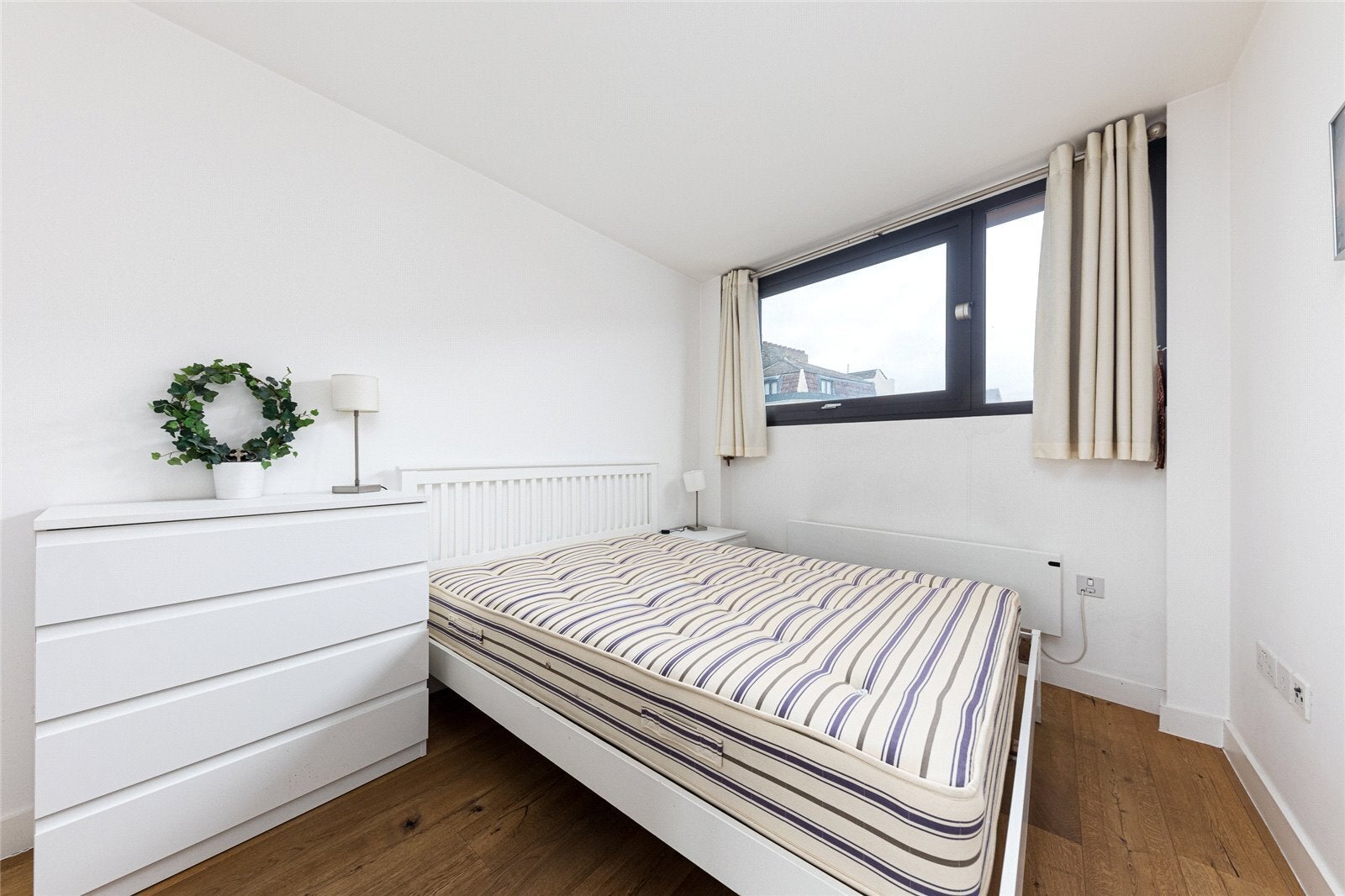 Flat Topham Street in Greater London