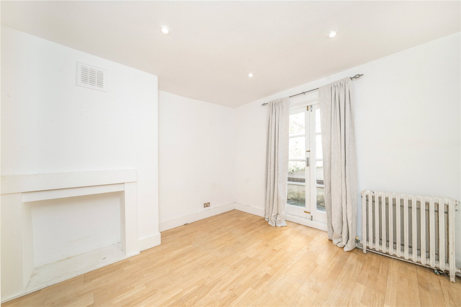 Flat Severus Road in Greater London
