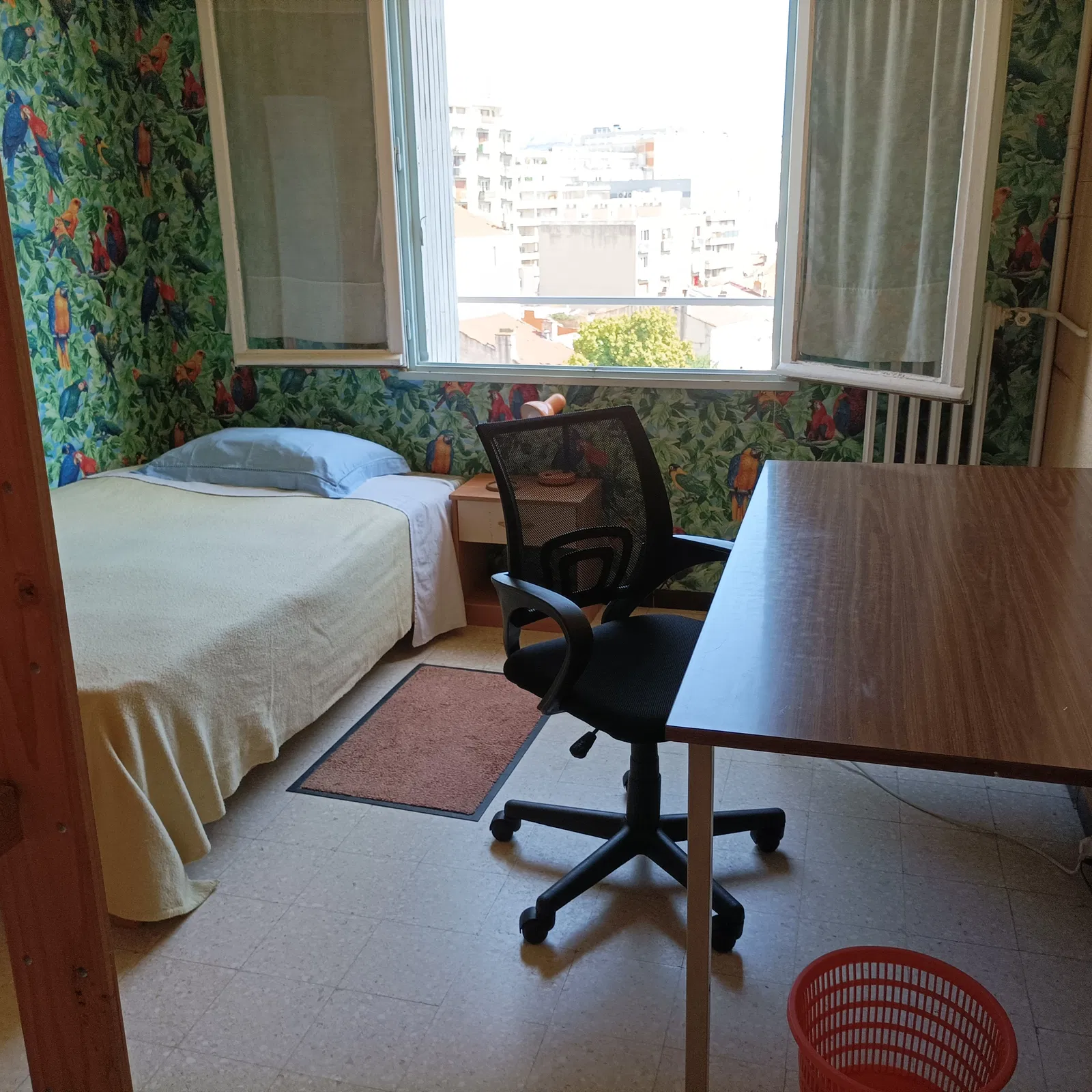 Room Rue Yves Lariven in Marseille