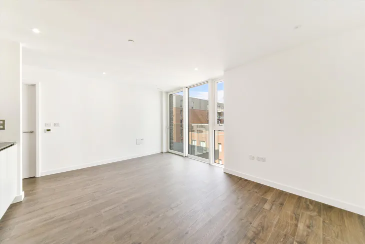 Flat Coster Avenue in Greater London