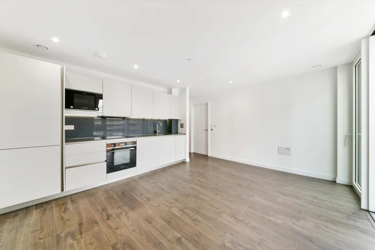 Flat Coster Avenue in Greater London