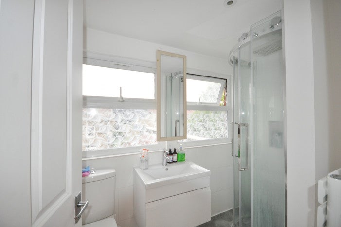 Flat Ashburnham Road in London