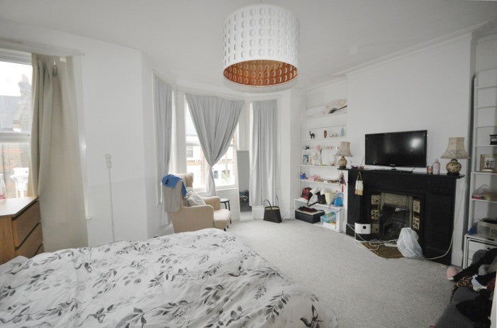 Flat Ashburnham Road in London