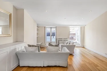 Flat Warwick Gardens in London