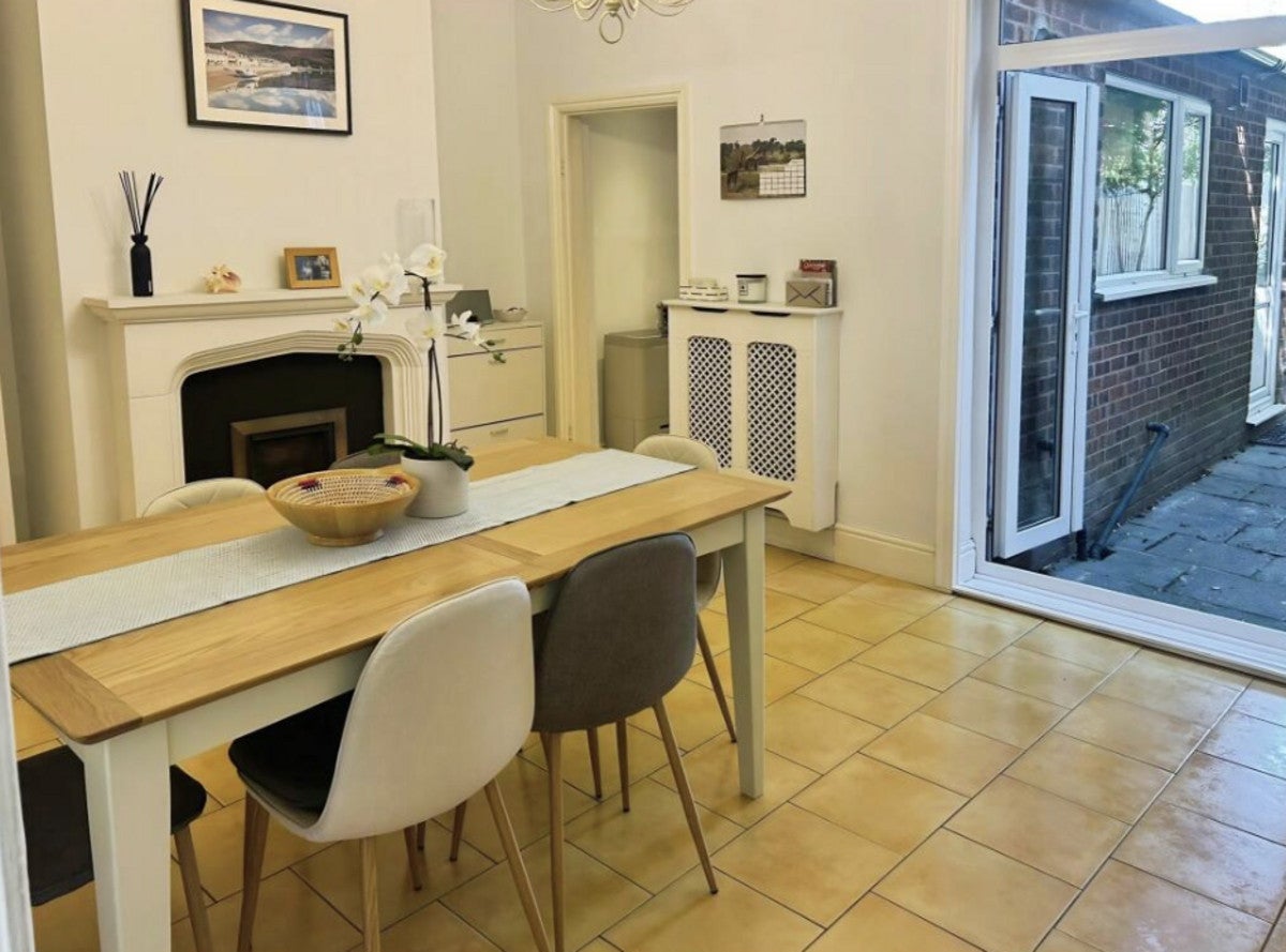Flat Sycamore Grove in Greater London