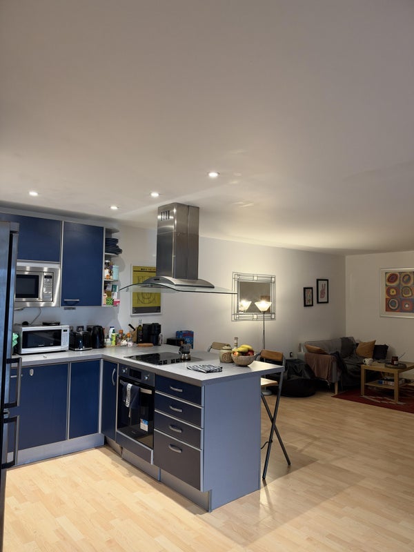 Flat Rotherhithe Street in Greater London