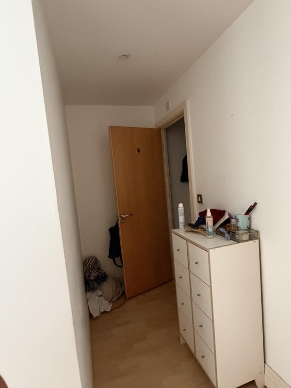 Flat Rotherhithe Street in Greater London