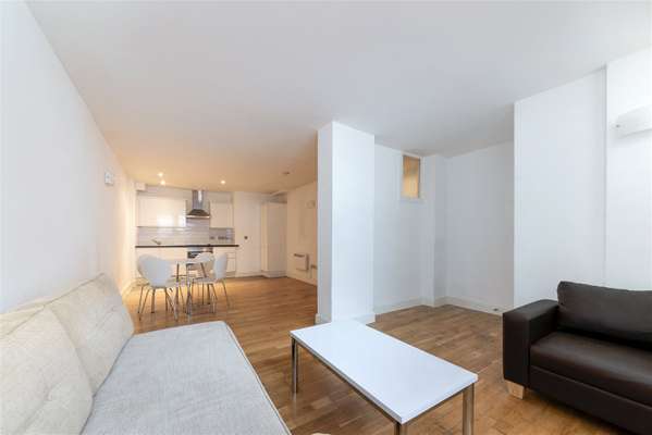 Flat Artichoke Hill in Greater London