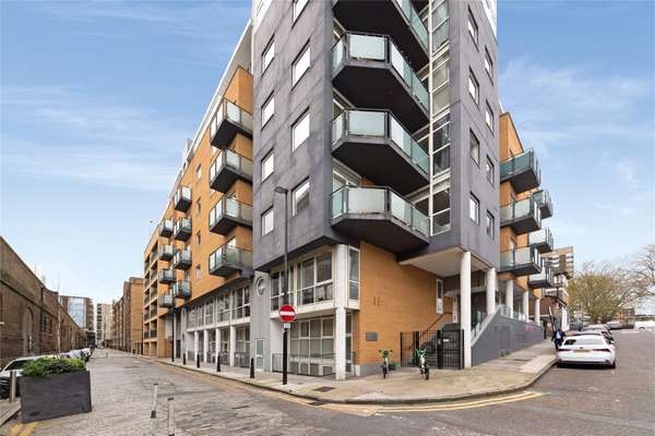 Flat Artichoke Hill in Greater London