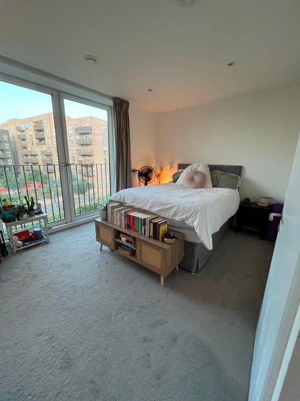 Room Champions Walk in Greater London