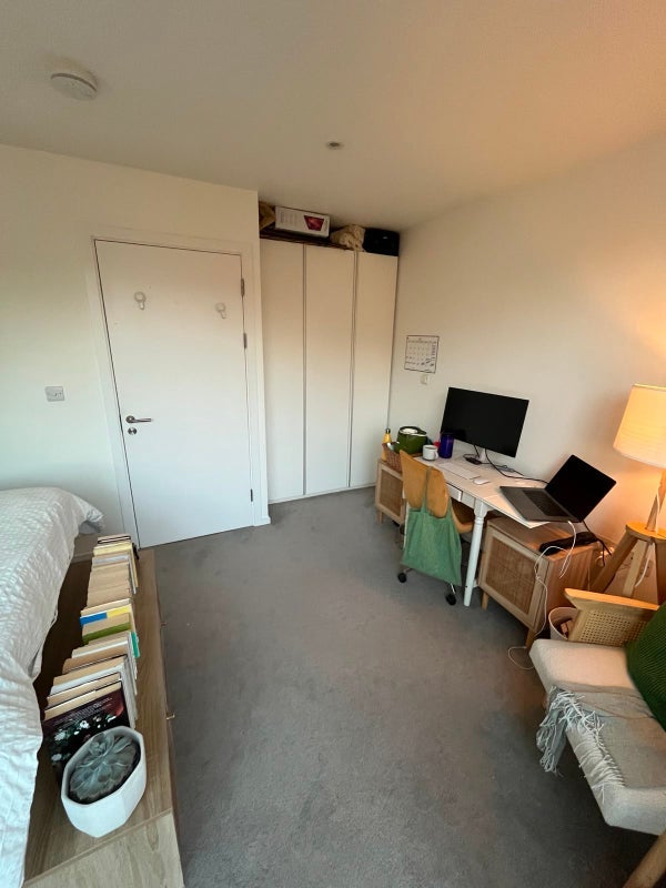 Room Champions Walk in Greater London