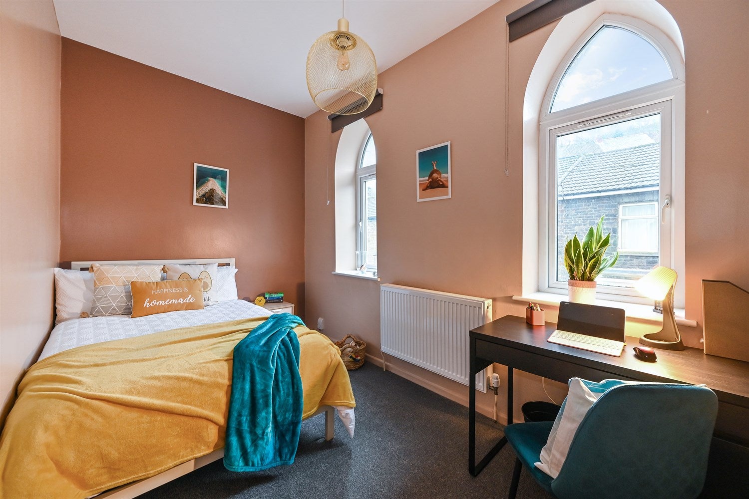 Room Wood Road in Pontypridd