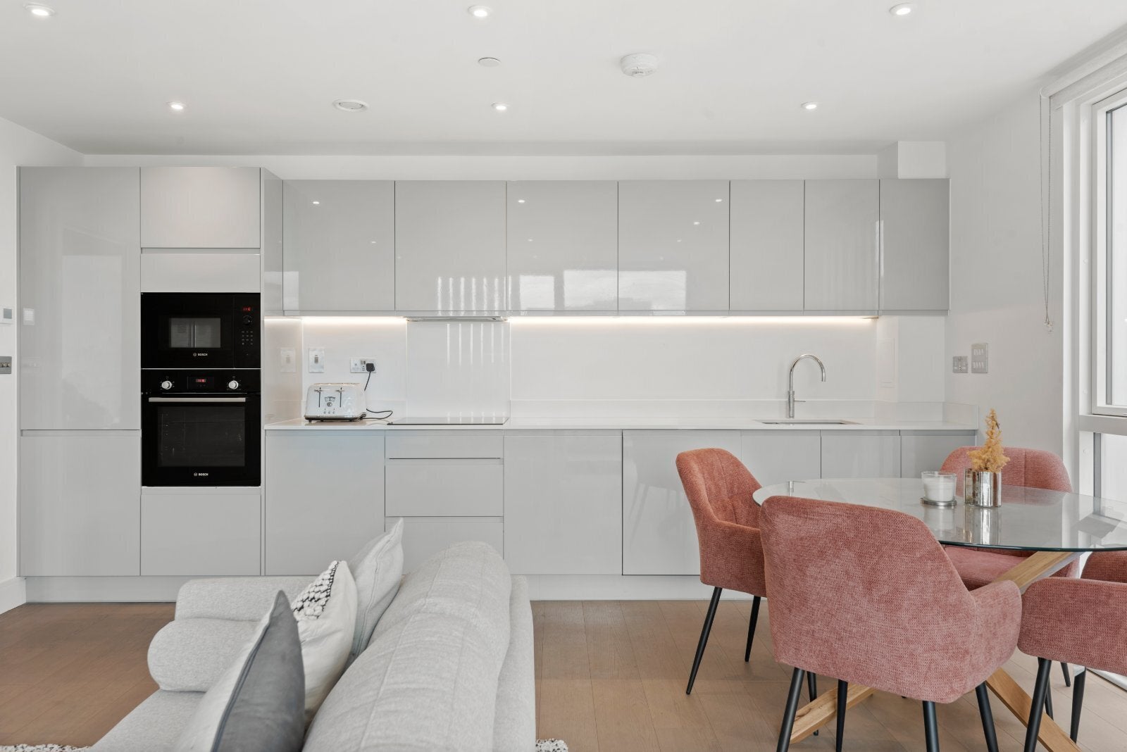 Flat Yelverton Road in Greater London