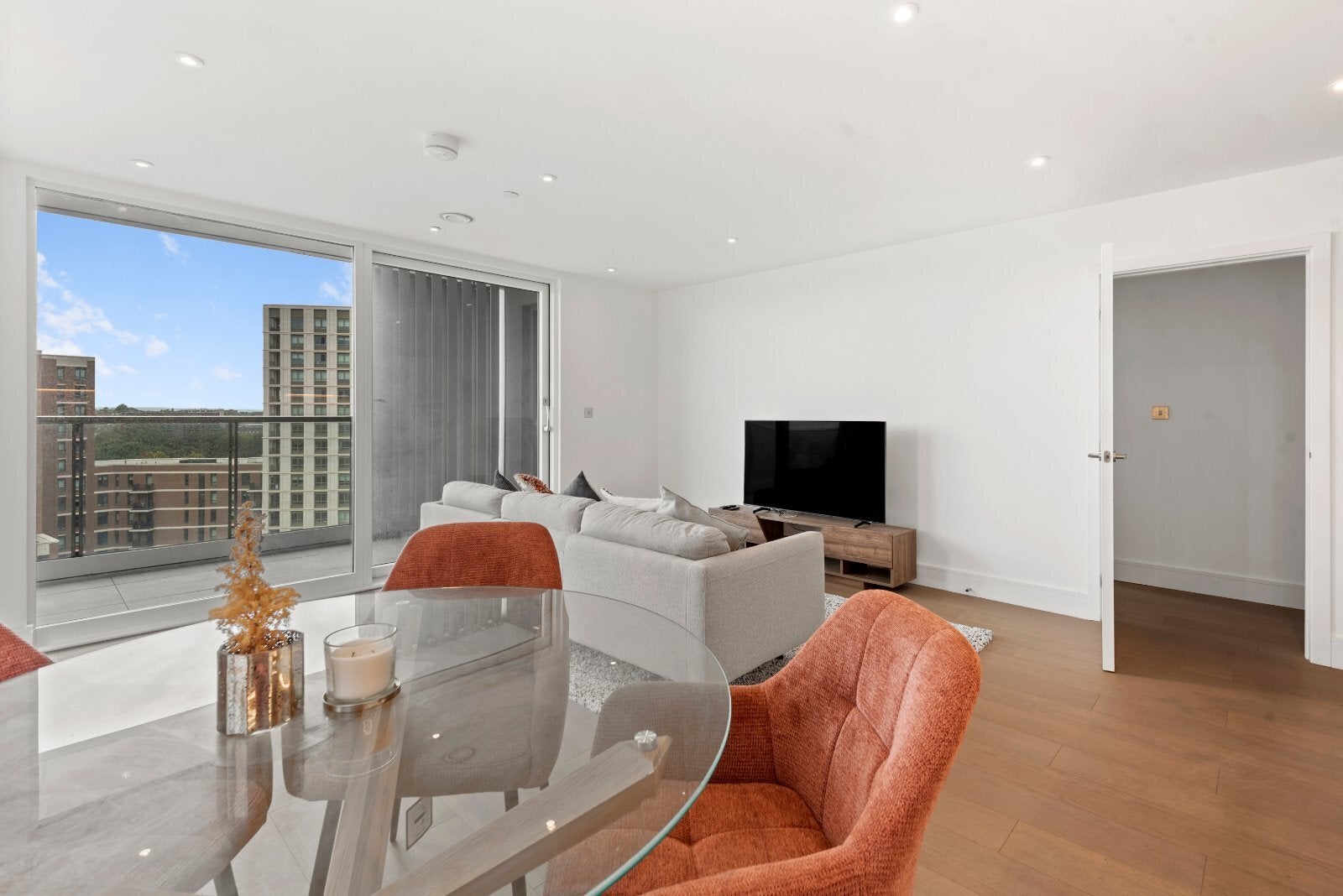 Flat Yelverton Road in Greater London