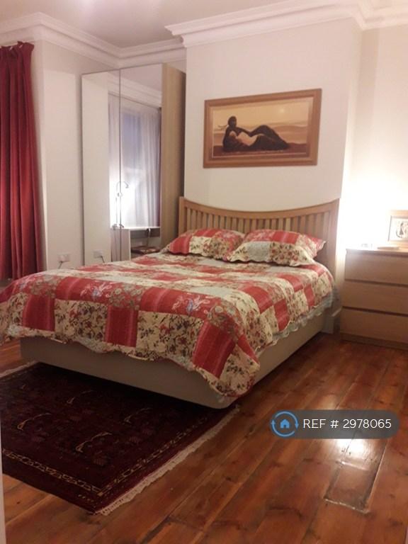 Room Hazeldean Road in Greater London