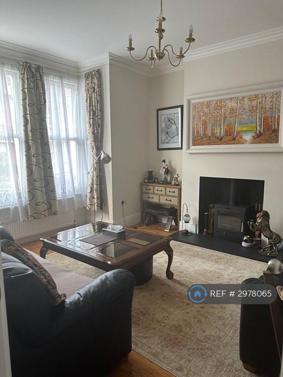 Room Hazeldean Road in Greater London