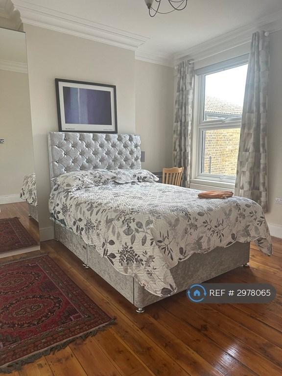 Room Hazeldean Road in Greater London