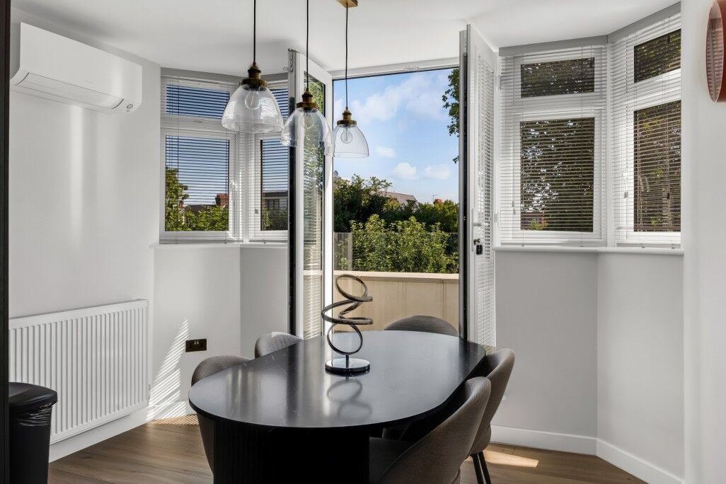 Flat The Ridgeway in Greater London
