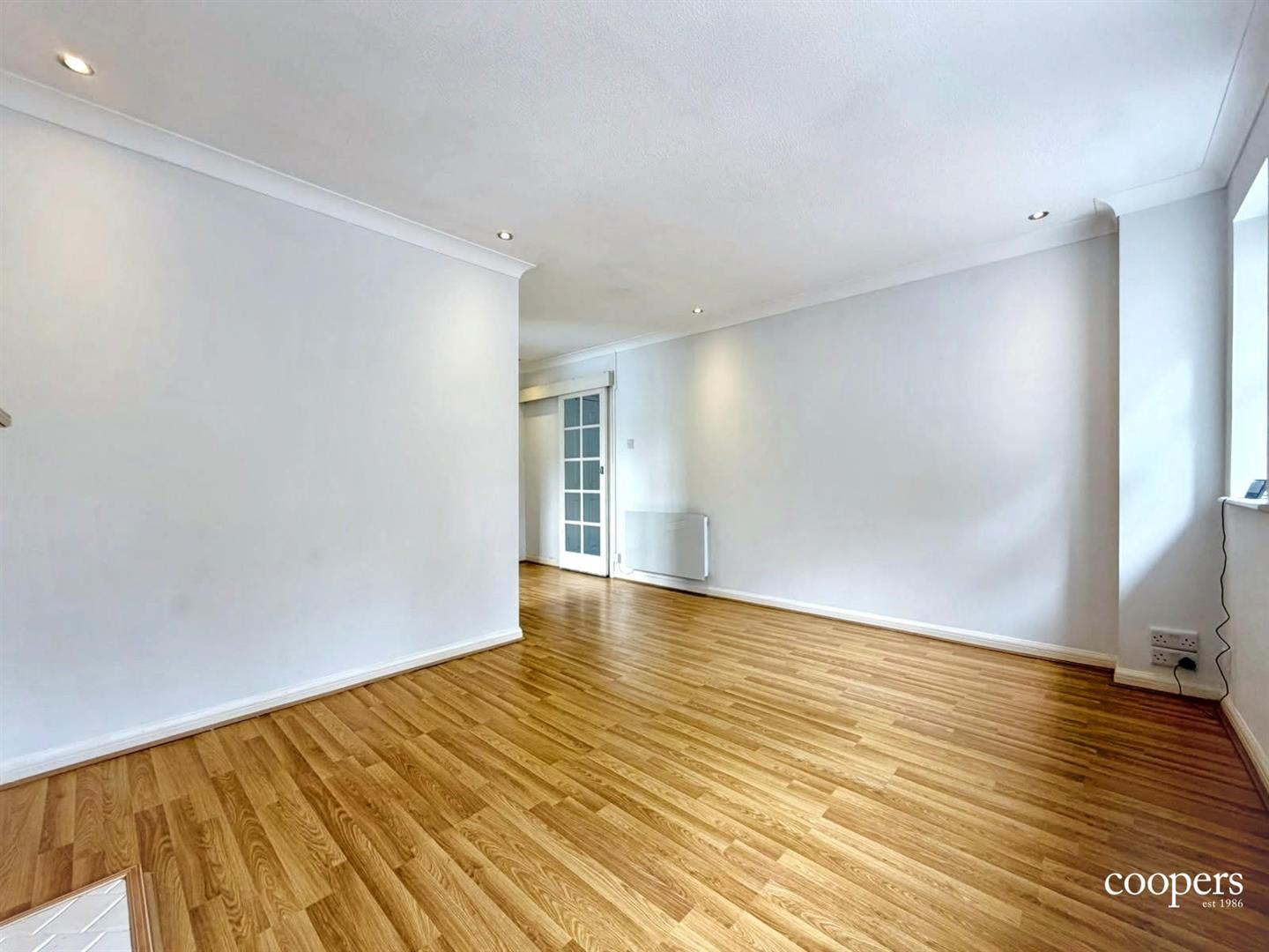 Flat Saint Peter's Close in Greater London