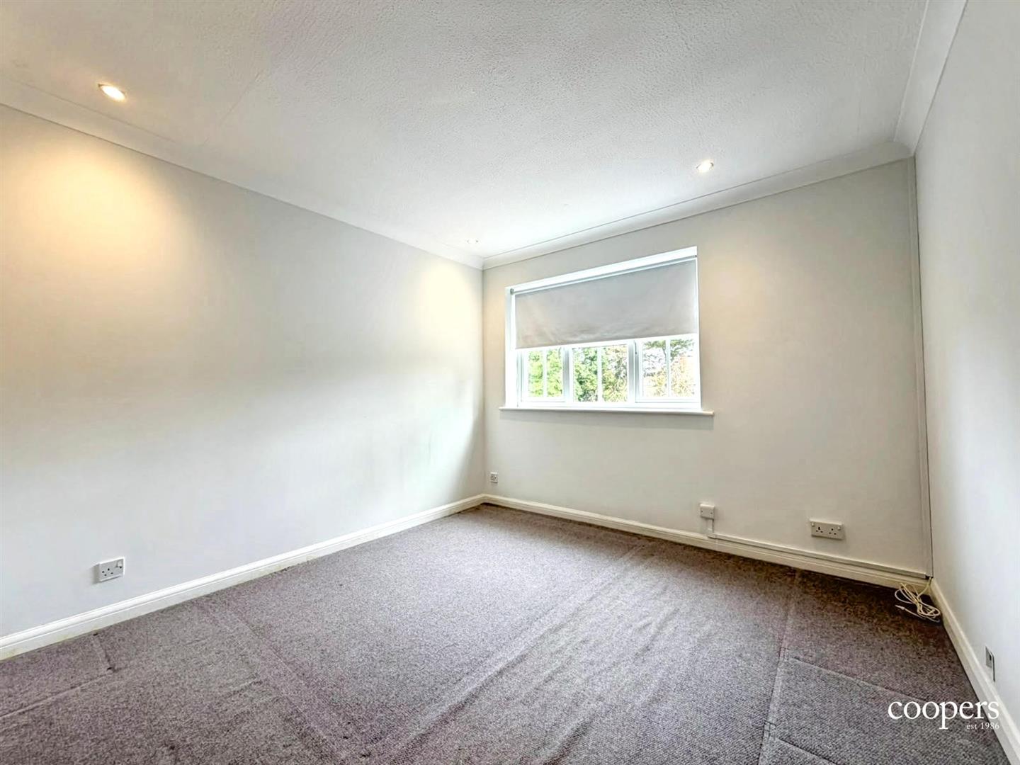 Flat Saint Peter's Close in Greater London