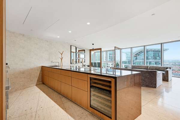 Flat Nine Elms Lane in Greater London