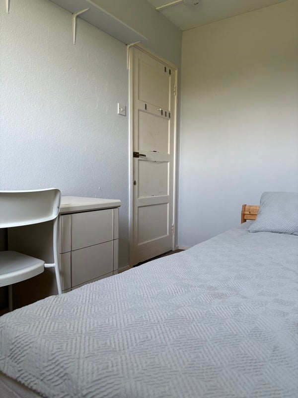 Room Oakley Avenue in Greater London