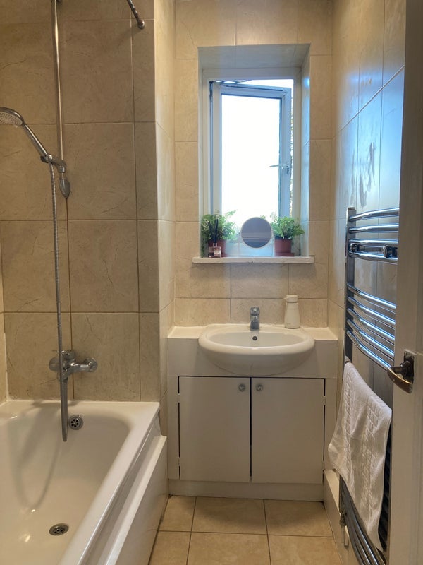 Room Oakley Avenue in Greater London