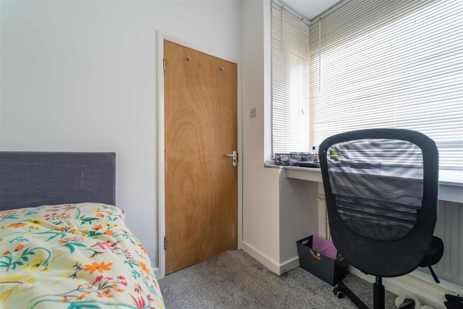 Flat Harborne Park Road in Birmingham
