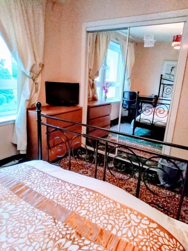 Room Finlay Drive in Glasgow